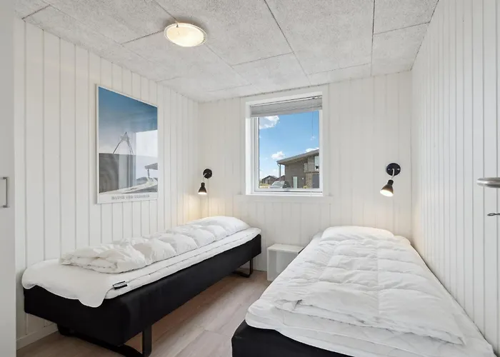 Vakantiehuis Two-bedroom 04 *